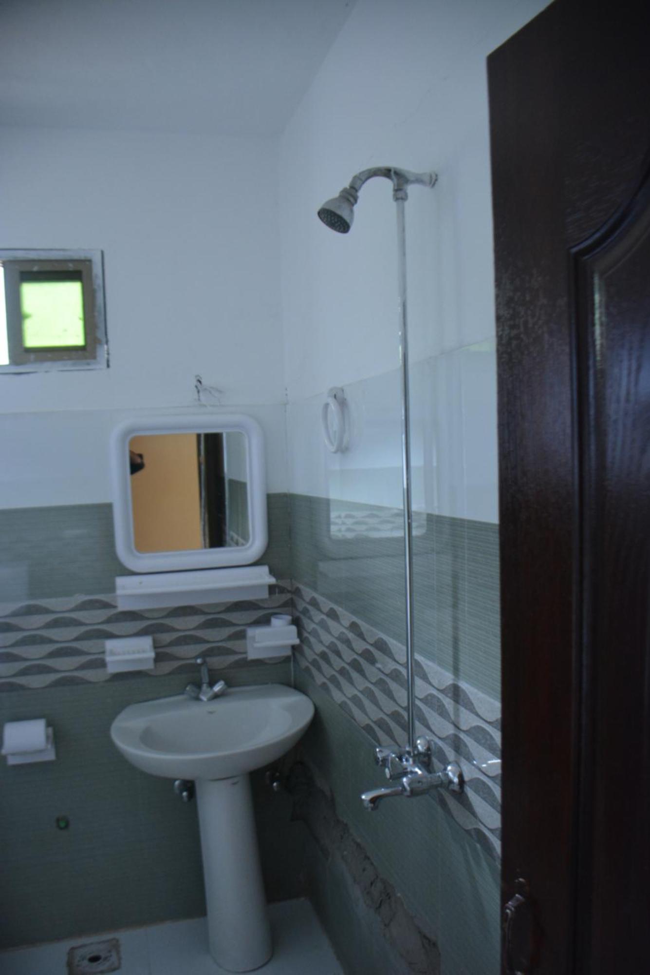 Hotel Pine Hills, Naran Eksteriør billede