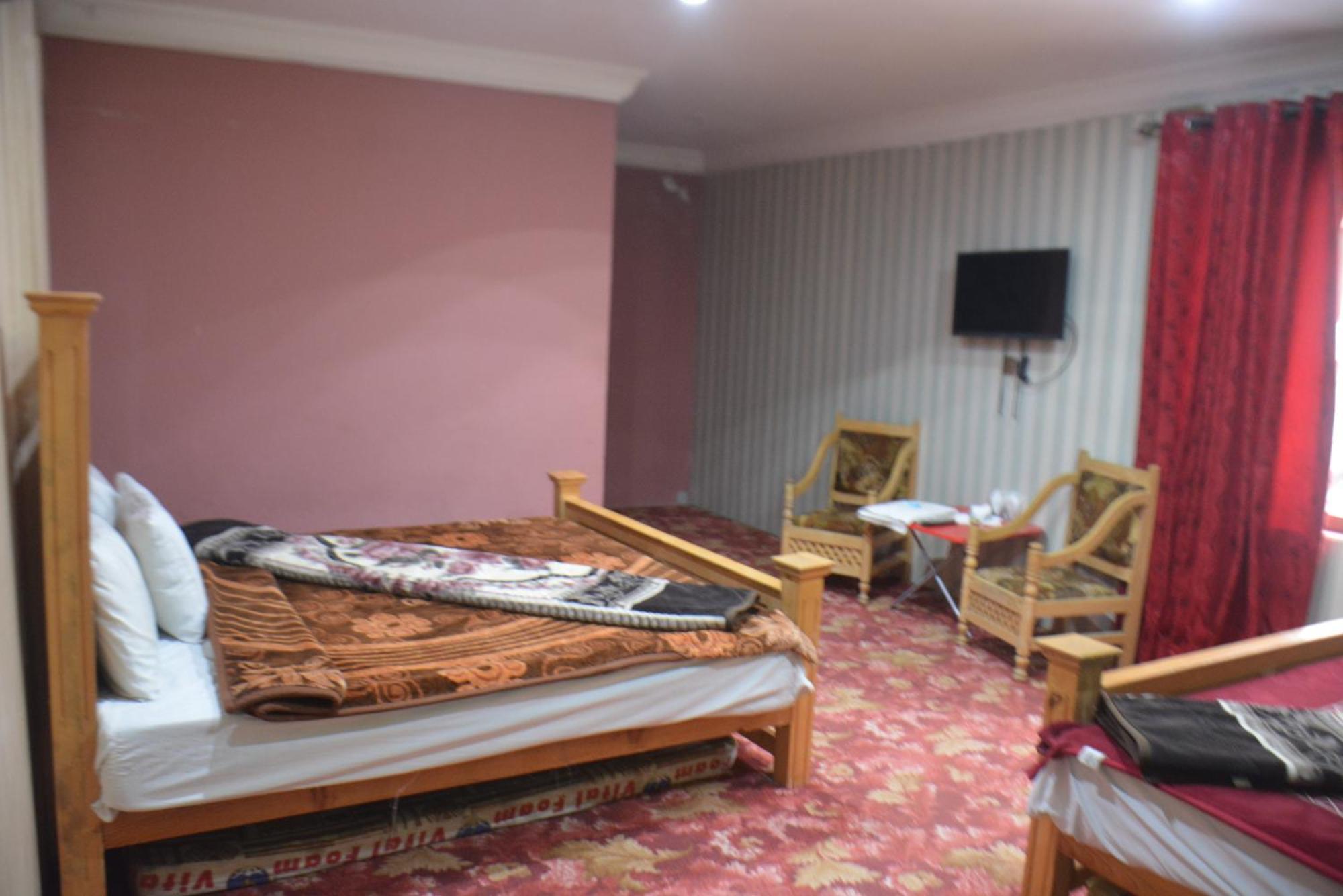 Hotel Pine Hills, Naran Eksteriør billede