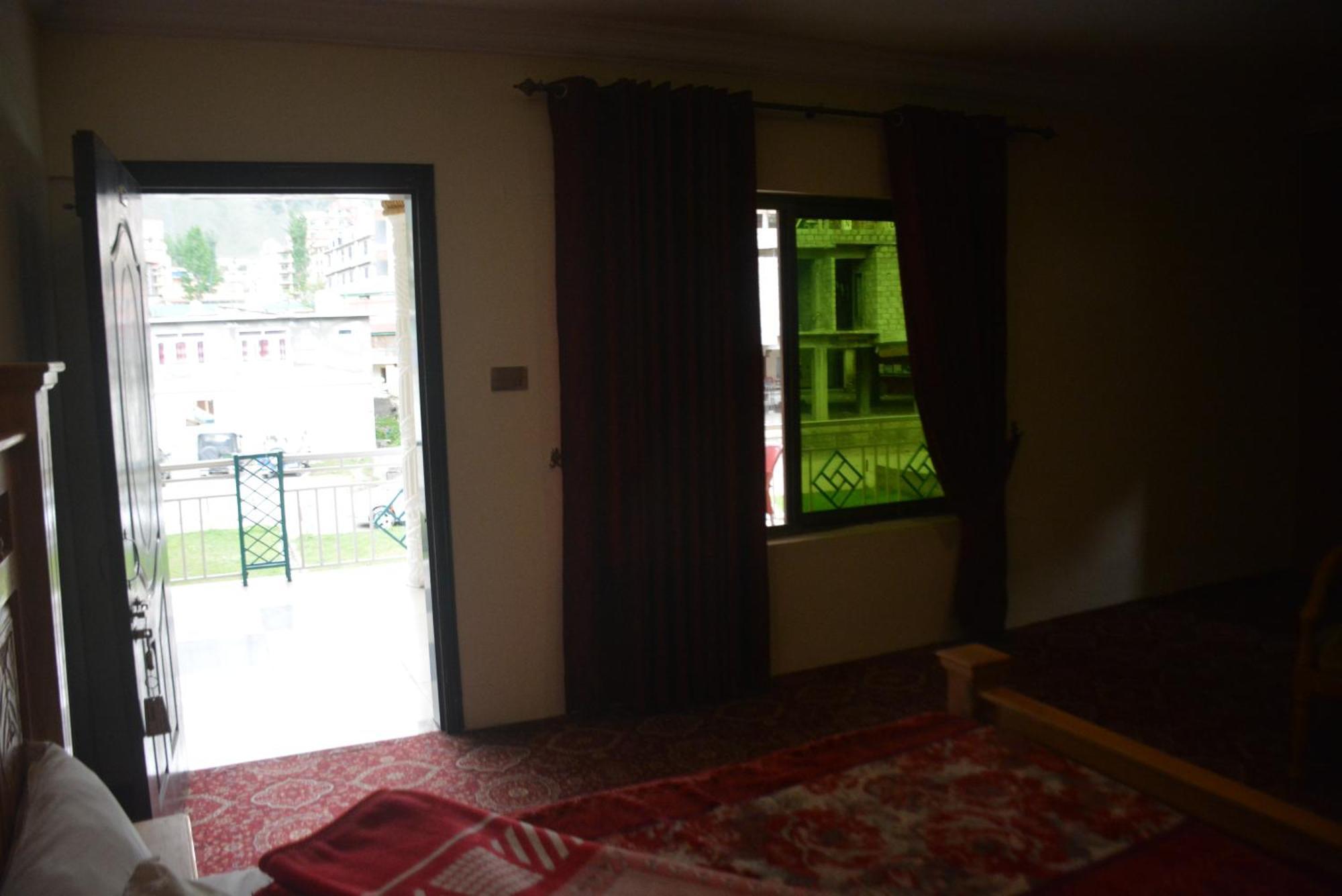 Hotel Pine Hills, Naran Eksteriør billede